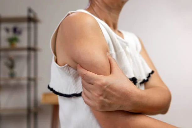 팔뚝 지방흡입 vs. 운동, 무엇이 더 효과적일까? 2 팔뚝 지방흡입
